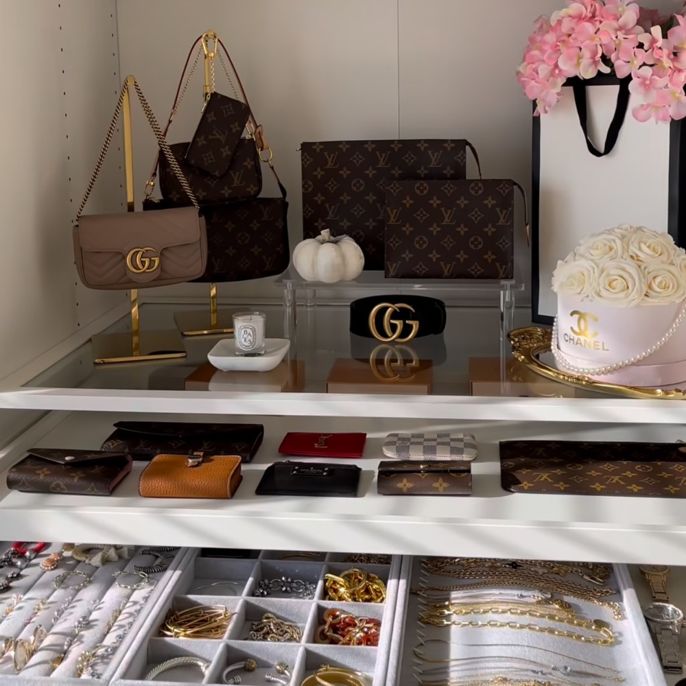 like this to be notified of my shows (: